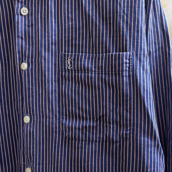 Yves Saint Laurent - Picture 2 of 3